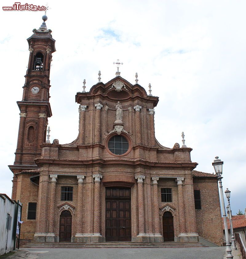 Immagine La Parrocchiale dei Santi.Vincenzo ed Anastasio a Cambiano, provincia di Torino, Piemonte - © Xavier Caré, CC BY-SA 4.0, Wikipedia