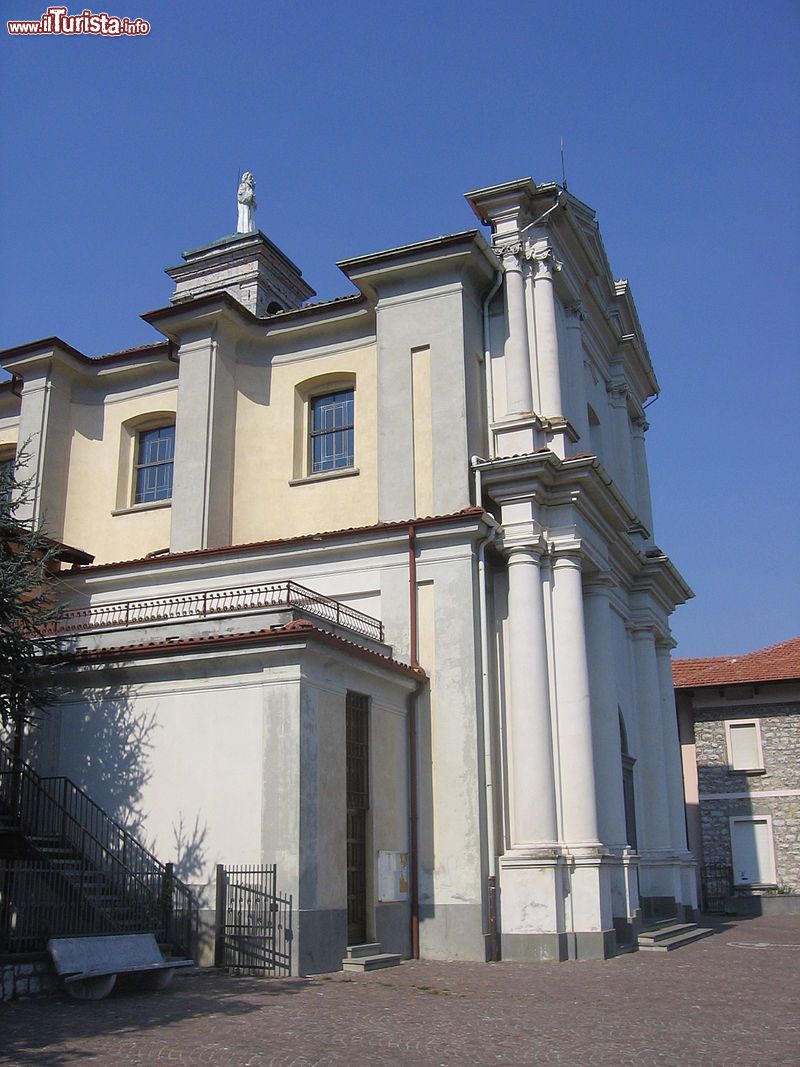 Immagine La Parrocchiale di San Colombano a Parzanica, Lago d'Iseo - © Ago76, CC BY-SA 3.0, Wikipedia