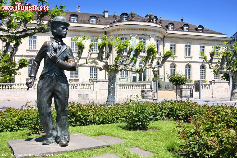 Immagine La passeggiata di Vevey con la statua in bronzo di Charlie Chaplin, Svizzera - © Vladimir Mucibabic / Shutterstock.com