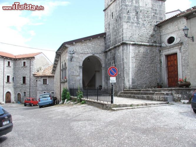 Immagine La piazza centrale del borgo di Vastogirardi in Molise - © Provincia di Isernia