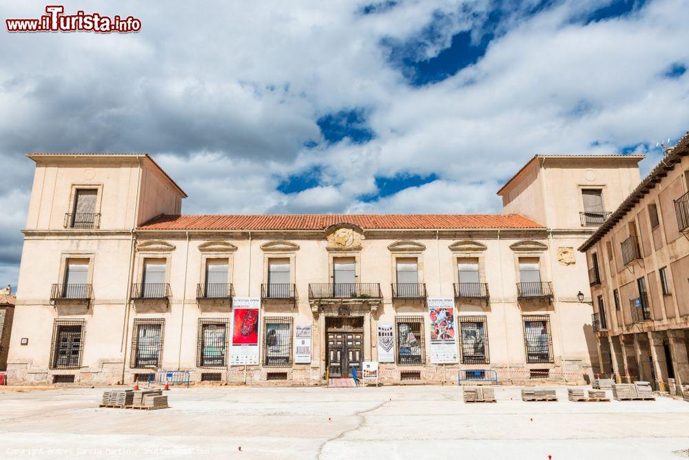 Immagine La piazza centrale di Medinaceli si chiama Plaza Mayor, ed è il fulcro più importante del borgo spagnolo  - © Andres Garcia Martin / Shutterstock.com