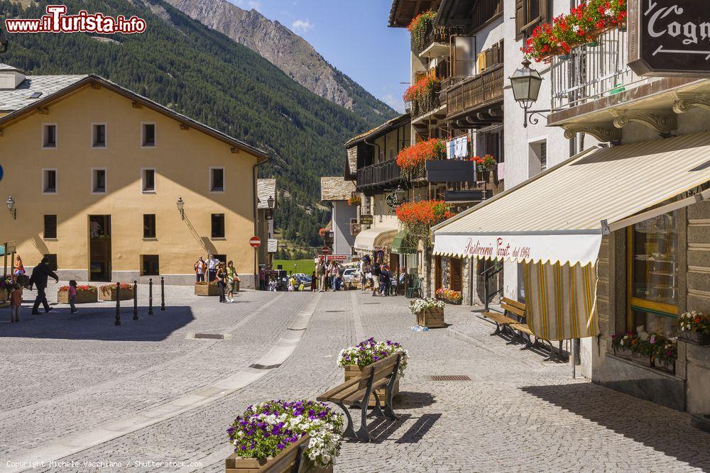 Immagine La piazza principale di Cogne in Valle d'Aosta - © Michele Vacchiano / Shutterstock.com