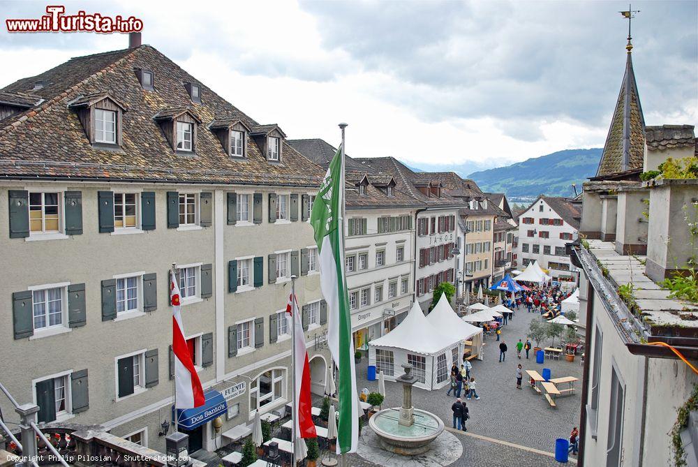 Immagine La piazza principale di Rapperswil-Jona, Svizzera, vista dall'alto. Risale all'epoca del Medioevo - © Philip Pilosian / Shutterstock.com