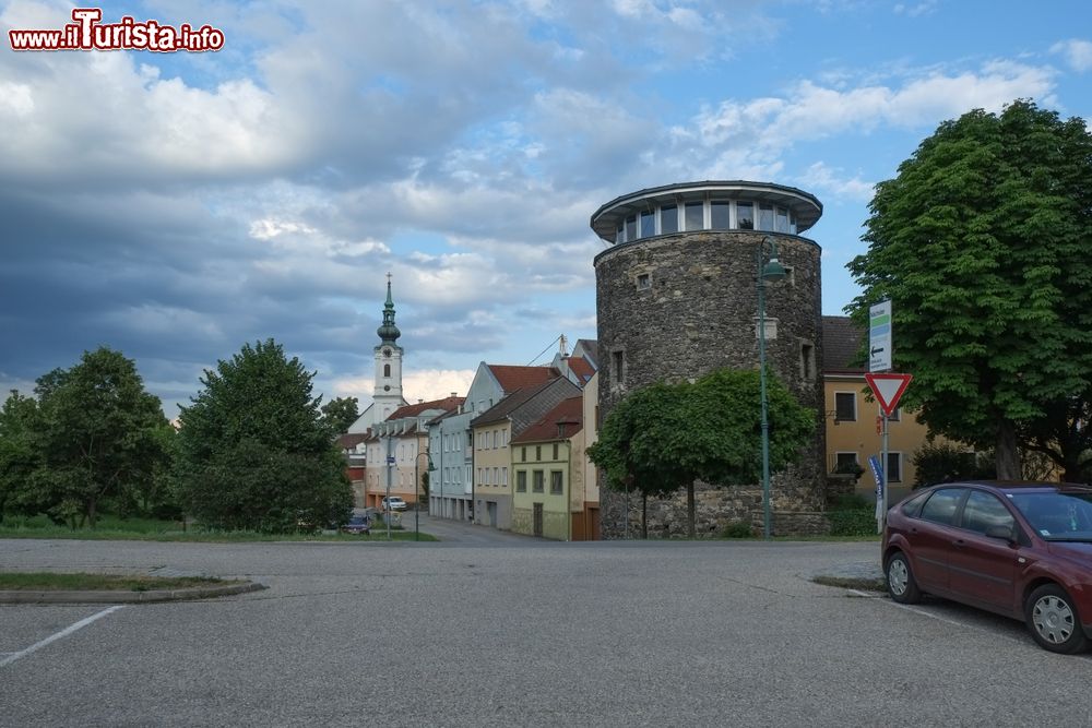 Immagine La piazza principale di Sankt Polten, Austria: la città sorge sul fiume Traisen, sulle colline prealpine.