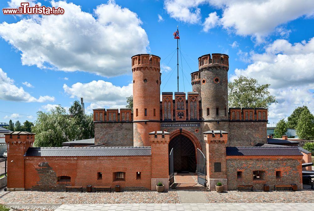 Immagine La porta di Friedrichsburg nella città di Kaliningrad, Russia. La costruzione del forte è iniziata nel 1657 durante la Seconda Guerra del Nord - © Alex Tihonovs / Shutterstock.com