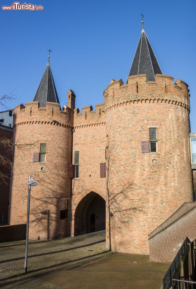 Immagine La porta Sabelspoort a Arnhem, Olanda. La Porta delle Sciabole, questo il significato in italiano, è oggi l'unica superstite delle fortificazioni medievali di Arnhem.