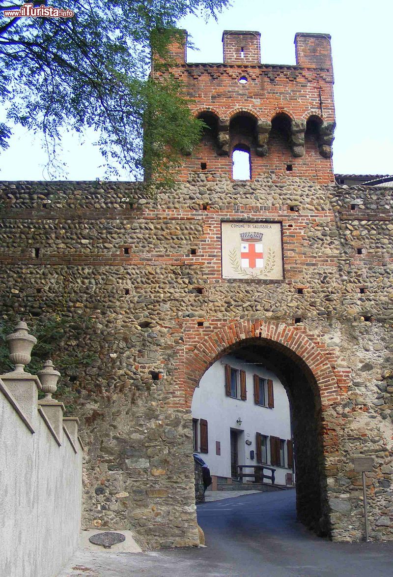 Immagine La Porta Urbica a Salussola in Piemonte - © F Ceragioli, CC BY-SA 3.0, Wikipedia