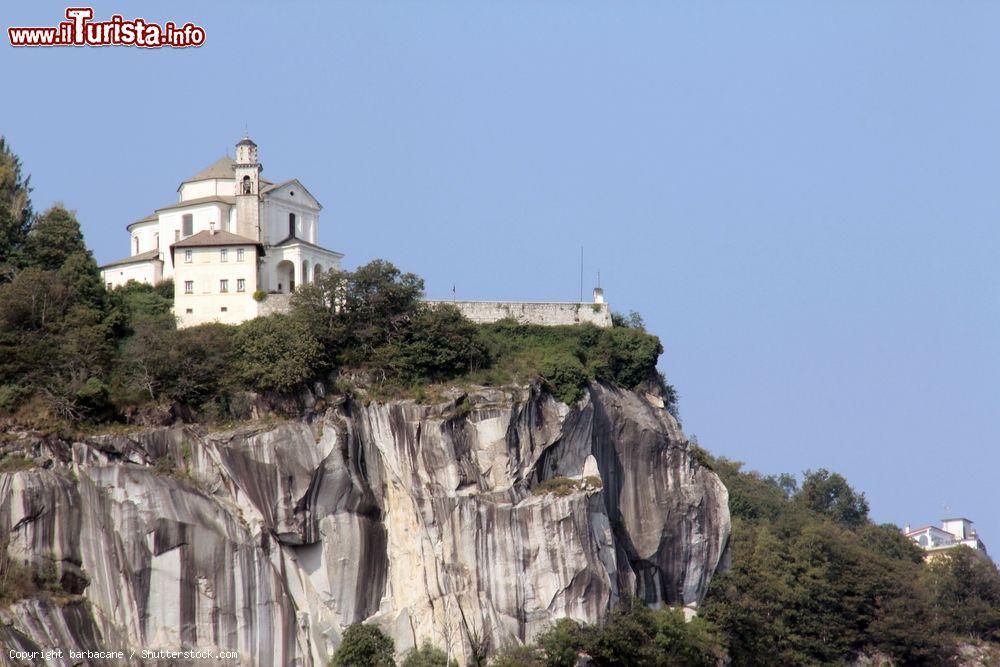 Immagine La posizione panoramica del Santuario della Madonna del Sasso, riva ovest del Lago d'Orta, Piemonte - © barbacane / Shutterstock.com