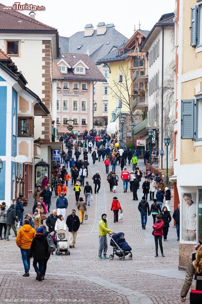 Immagine La principale strada pedonale di Ortisei, provincia di Bolzano, Trentino Alto Adige - © Angelo Cordeschi / Shutterstock.com