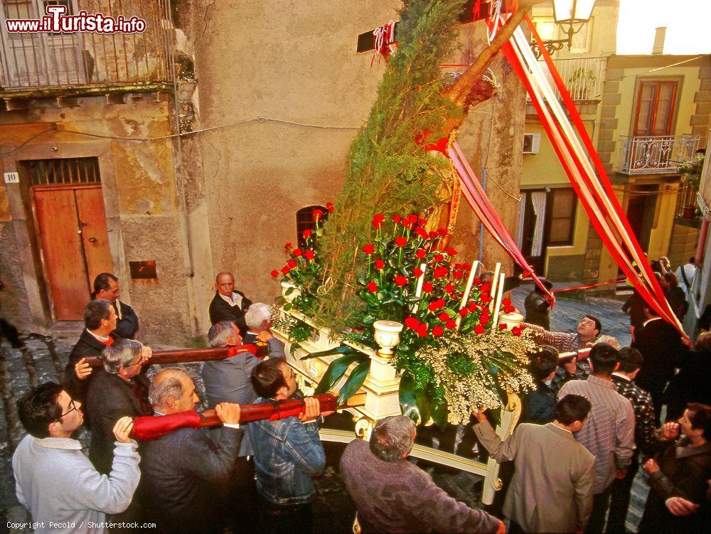 Immagine La processione del martedì Santo a San Pier Niceto in Sicilia - © Pecold / Shutterstock.com