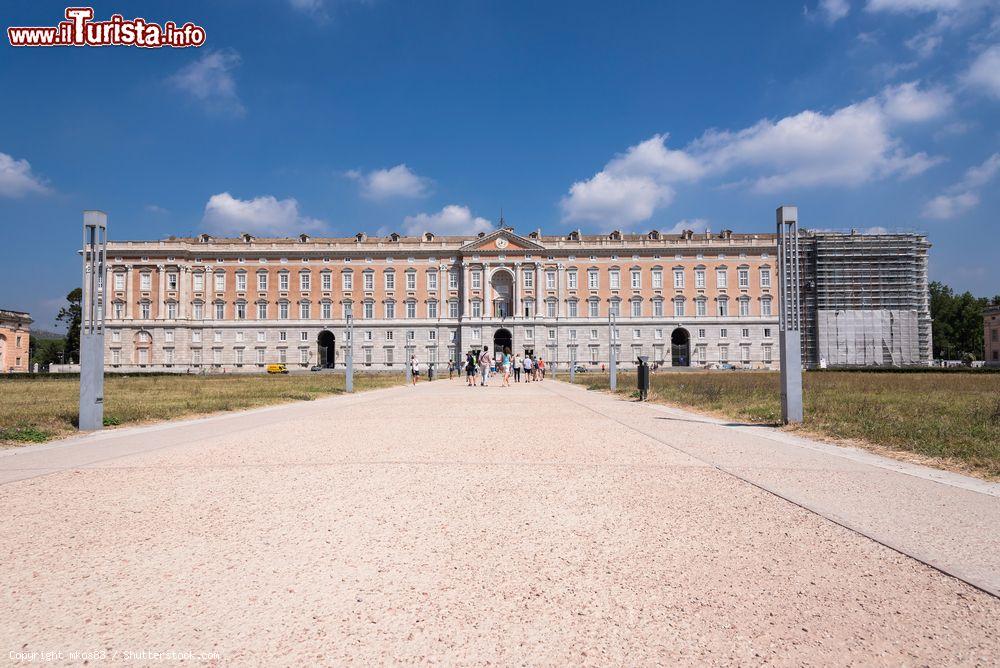 Immagine La Reggia di Caserta conosciuta come la Versailles italiana, Campania - © mkos83 / Shutterstock.com