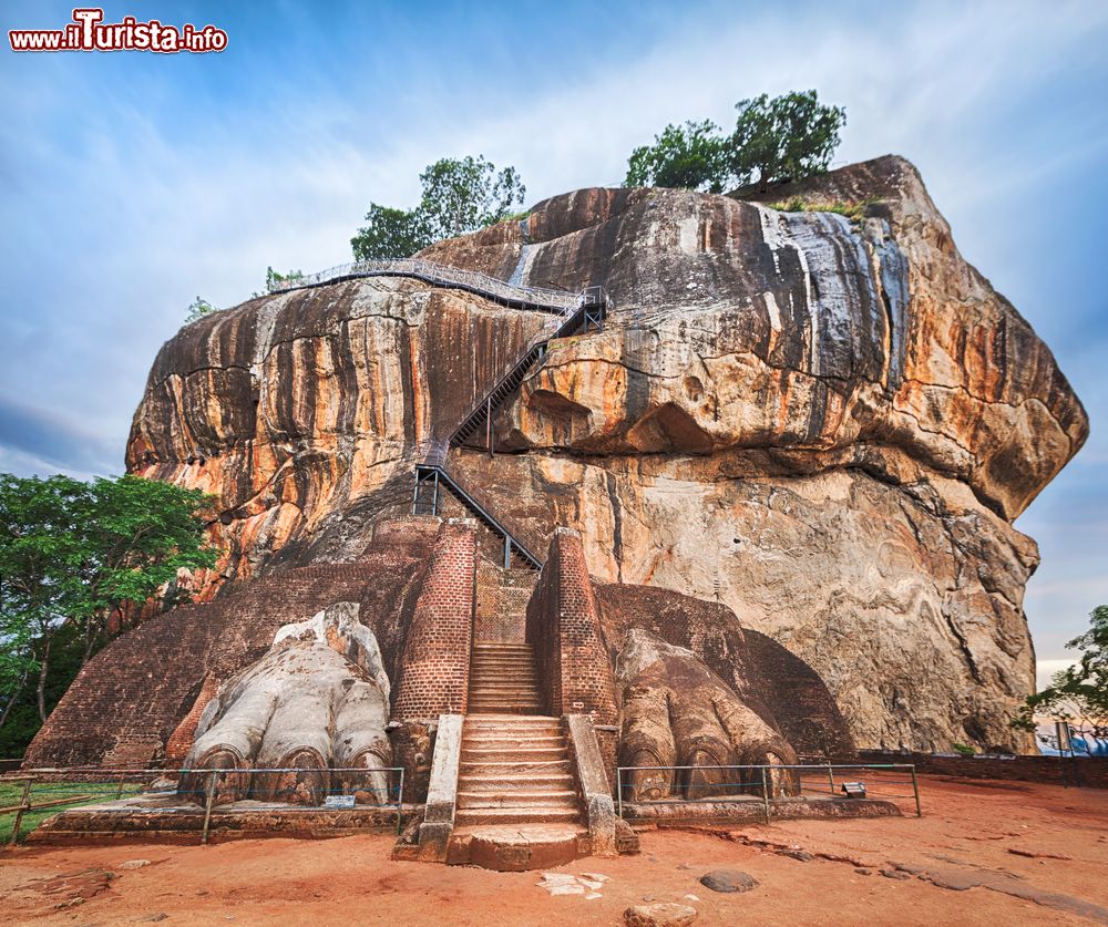 Immagine La roccia del Leone, la fortezza di Sigiriya : il sito archelogico si trova nello Sri Lanka