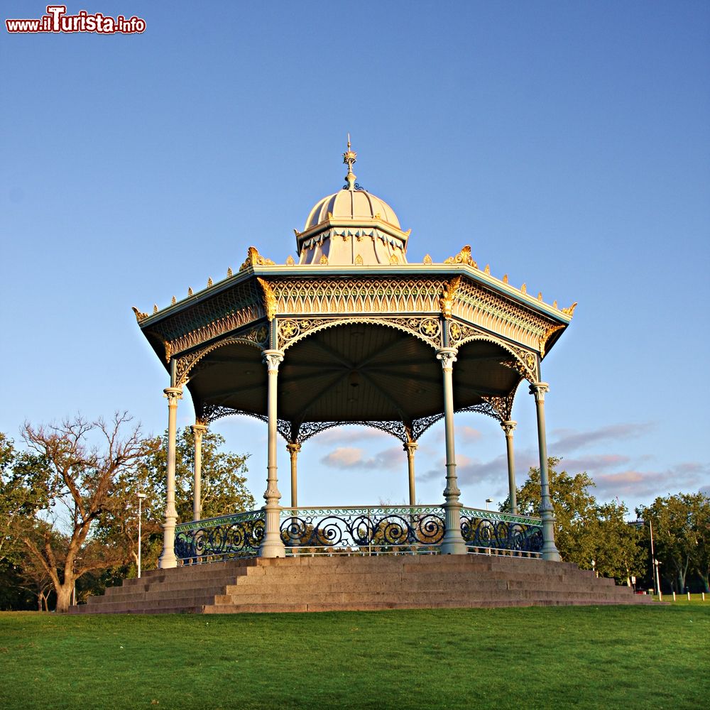 Immagine La rotonda dell'Elder Park di Adelaide nel tardo pomeriggio, Australia.