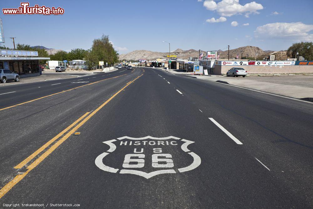 Immagine La Route 66 attraversa il centro di VIctorville - © trekandshoot / Shutterstock.com