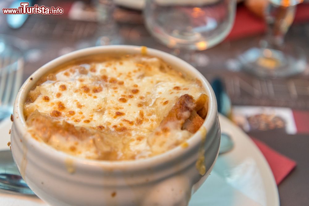 Immagine La Sagra della Seupa a la Vapelenentse, la zuppa con la fontina a Valpelline (Valle d'Aosta).