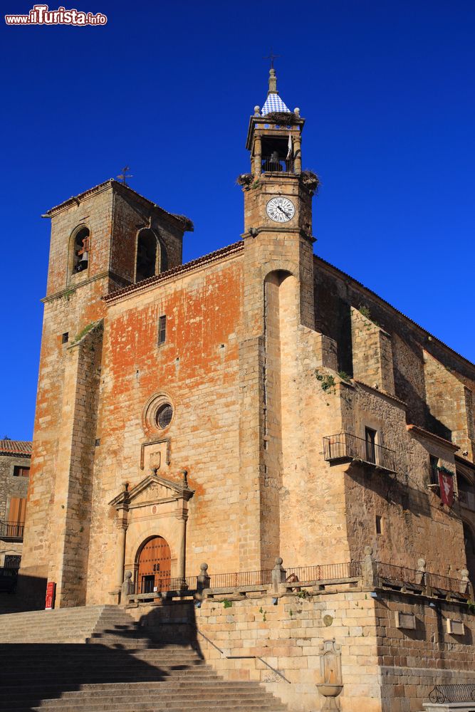 Immagine La scalinata che accompagna alla chiesa di San Martino, Trujillo, Spagna.