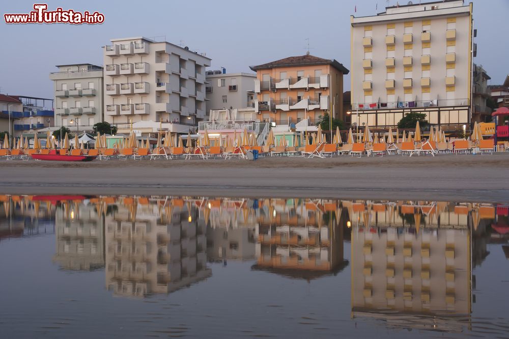 Immagine La spiaggia di Bellaria-Igea-Marina al mattino presto, provincia di Rimini (Emilia Romagna).