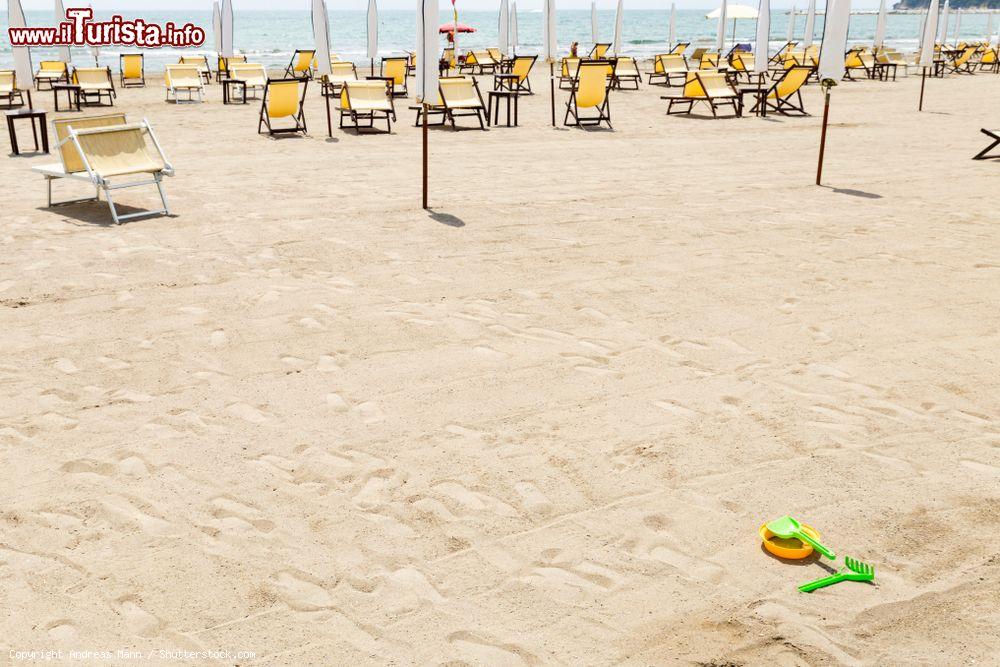 Immagine La spiaggia di Fiumaretta a Ameglia, Riviera di Levante, Liguria - © Andreas Mann / Shutterstock.com