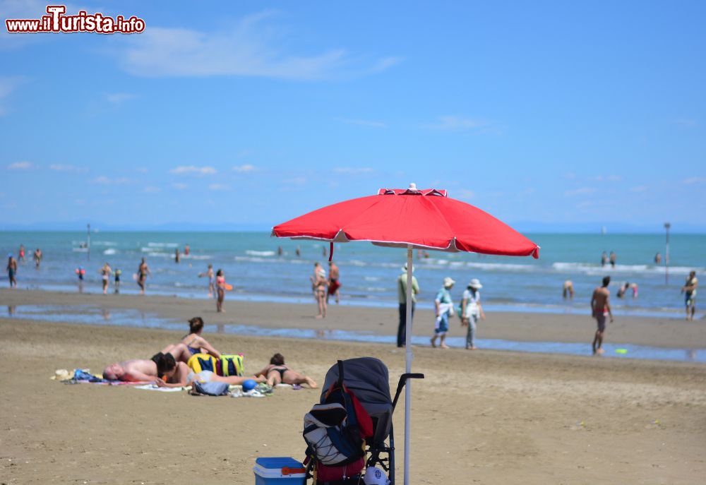 Immagine La spiaggia di Marina di Carrara in Versilia