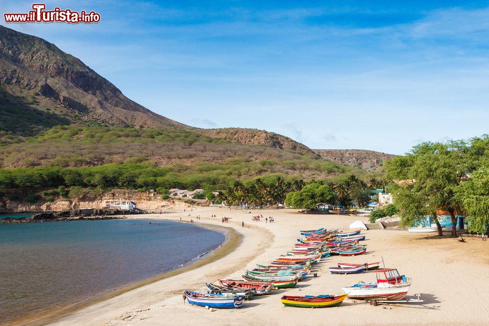 Immagine La spiaggia di Tarrafal, cittadina di circa 6000 abitanti dell'isola di Santiago (Capo Verde).