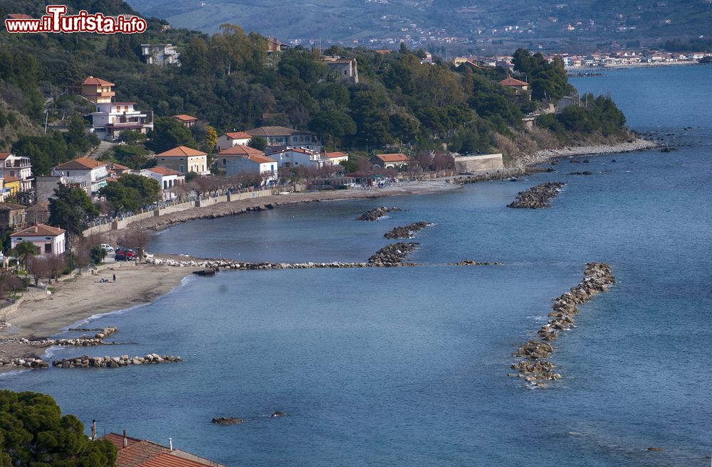 Immagine La spiaggia e il mare di Agnone Cilento, costa della provincia di Salerno, in Campania