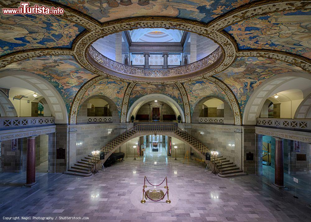 Immagine La splendida volta affrescata del Campidoglio di Jefferson City, Missouri. Completato nel 1917, l'edificio è in stile neoclassico - © Nagel Photography / Shutterstock.com