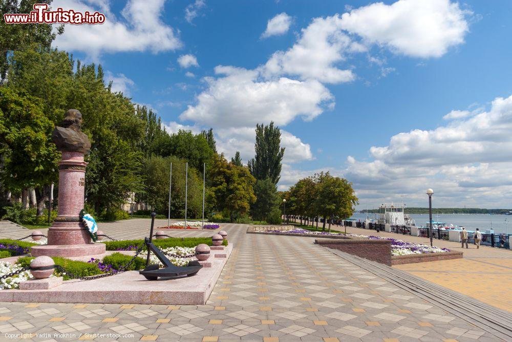 Immagine La statua all'ammiraglio Ushakov di fronte al fiume Don, Rostov-on-Don, Russia. E' stato il più grande comandante di navi e ammiraglio russo del XVIII° secolo - © Vadim Anokhin / Shutterstock.com