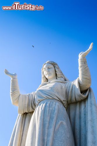 Immagine La statua dedicata a Santa Margherita nell'omonima città ligure - © Anton_Ivanov / Shutterstock.com