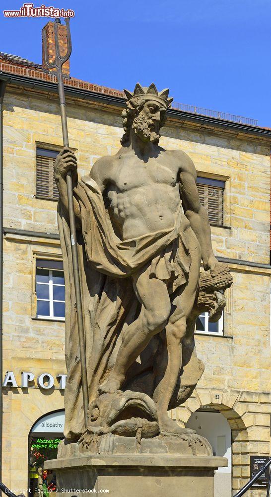 Immagine La statua del Nettuno nella Piazza del Mercato di Bayreuth, Germania - © Pecold / Shutterstock.com