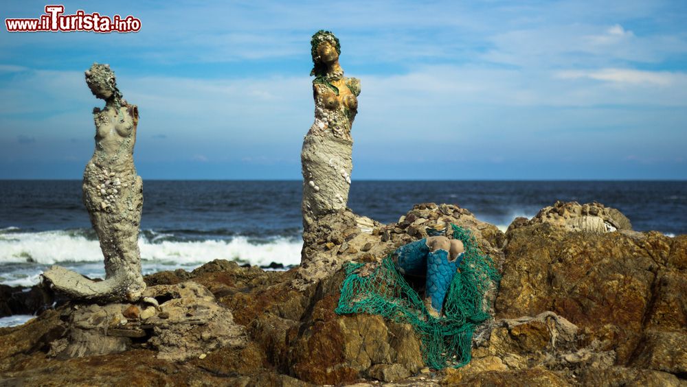 Immagine La statua delle sirene a Punta del Este, Uruguay: sono opera dello scultore Lili Perkins.