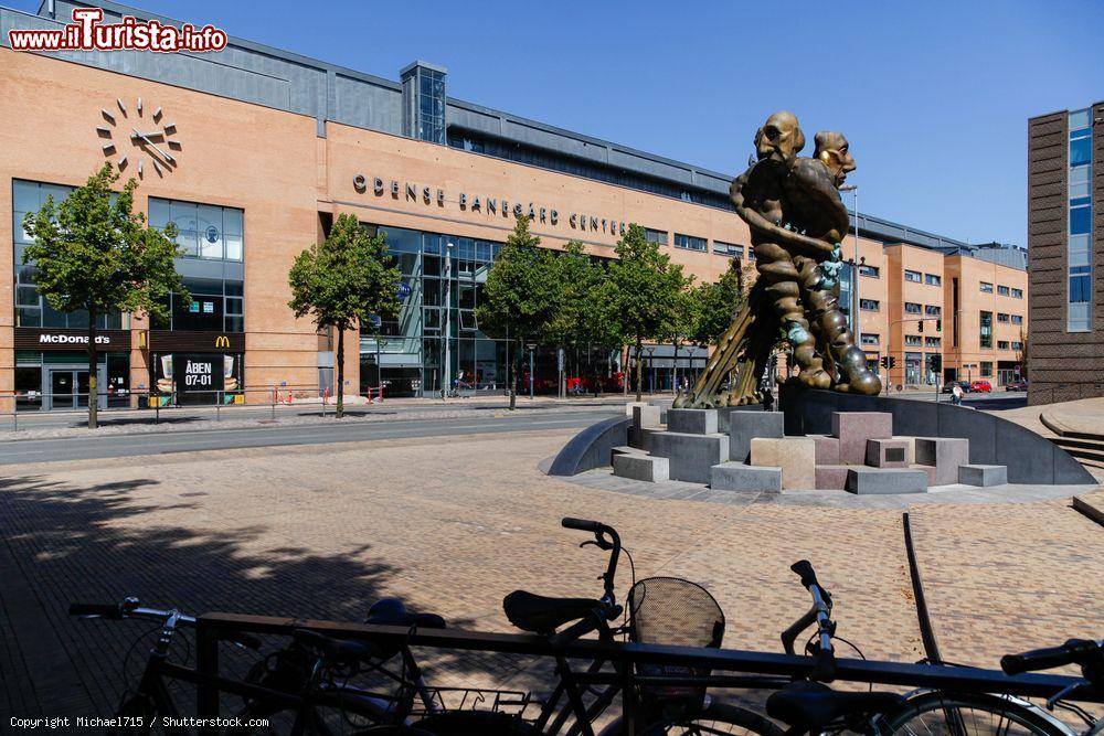 Immagine La stazione centrale di Odense, Danimarca. Gestita da Danske Statsbaner, l'edificio della stazione ferroviaria risale al 1995 ma la stazione venne aperta al pubblico già nel 1865 - © Michael715 / Shutterstock.com