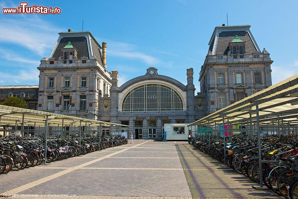 Immagine La stazione centrale di Ostenda, Belgio: la prima linea venne inaugurata nel 1838 durante il regno di Leopoldo I° - © Oliverouge 3 / Shutterstock.com