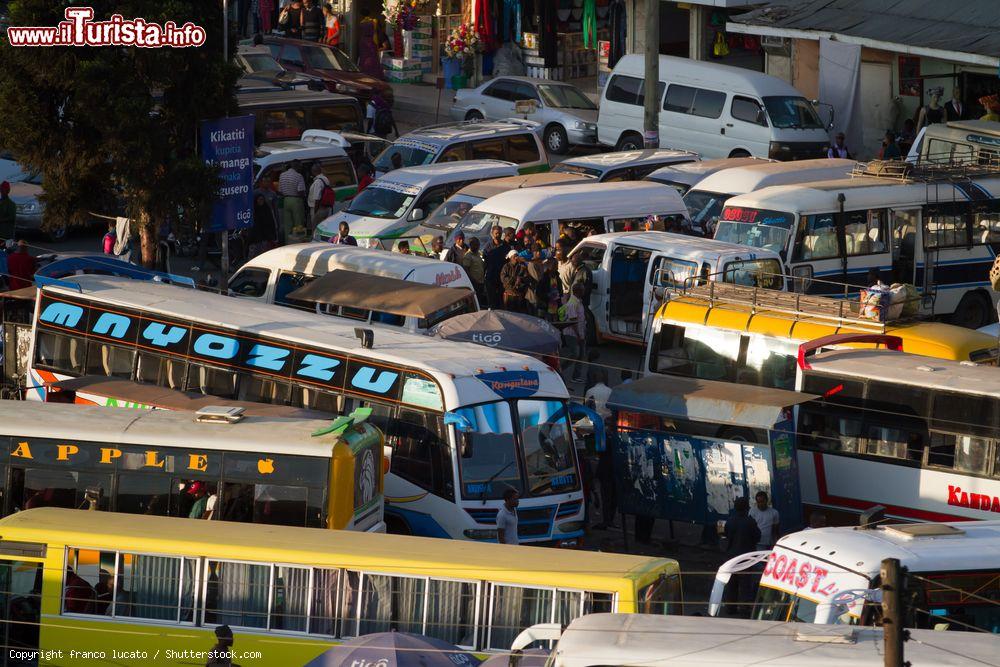 Immagine La stazione degli autobus di Arusha in Tanzania - © franco lucato / Shutterstock.com