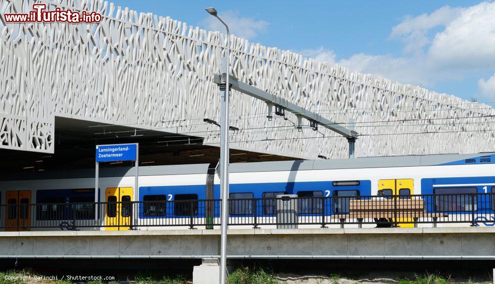 Immagine La stazione dei treni Lansingerland-Zoetermeer a Zoetermeer, Olanda - © Dafinchi / Shutterstock.com