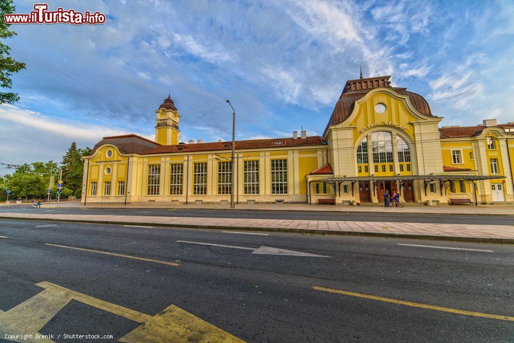 Immagine La stazione ferroviaria di Burgas in Bulgaria - © Brenik / Shutterstock.com