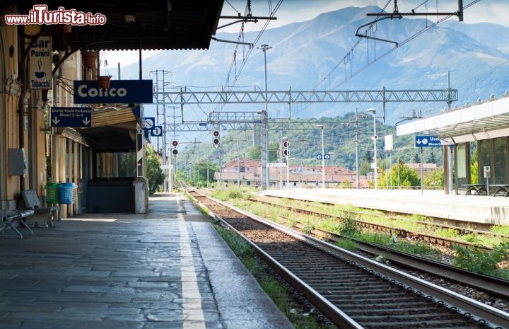 Immagine La stazione ferroviaria di Colico, si trova sulla  linea che collega Milano con Sondrio, Tirano e la Svizzera  - © Alexandra Thompson / Shutterstock.com