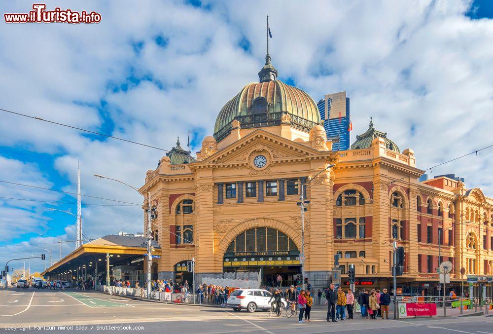 Immagine La stazione ferroviaria di Flinders Street a Melbourne, Australia. Progettata da un architetto inglese, è la più grande stazione della città - © Farizun Amrod Saad / Shutterstock.com