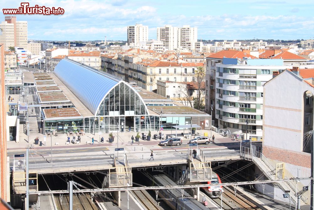 Immagine La stazione ferroviaria di Montpellier, dipartimento dell'Herault, vista dall'alto (Francia).