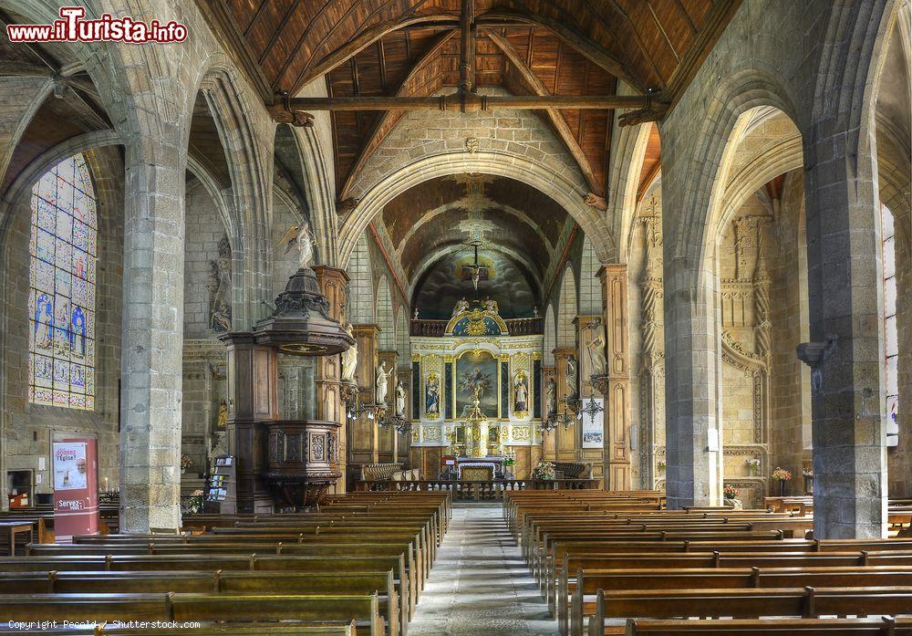 Immagine La storica chiesa di Saint-Sulpice a Fougères. E' la chiesa più antica della città: al suo interno si trovano due altari in granito con preziose decorazioni intagliate - © Pecold / Shutterstock.com