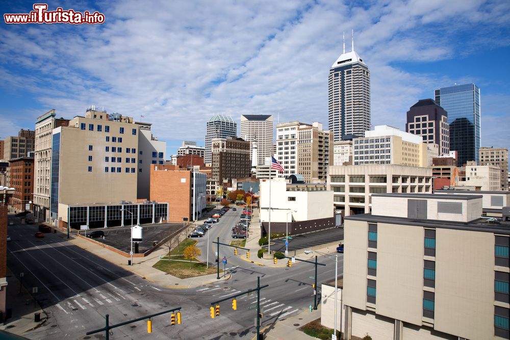 Immagine La suggestiva skyline del centro cittadino di Indianapolis, Indiana (USA).