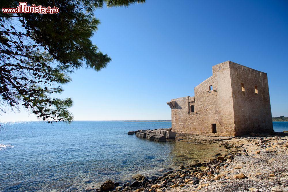 Immagine La Tonnara di Vendicari sulla costa di Noto in Sicilia