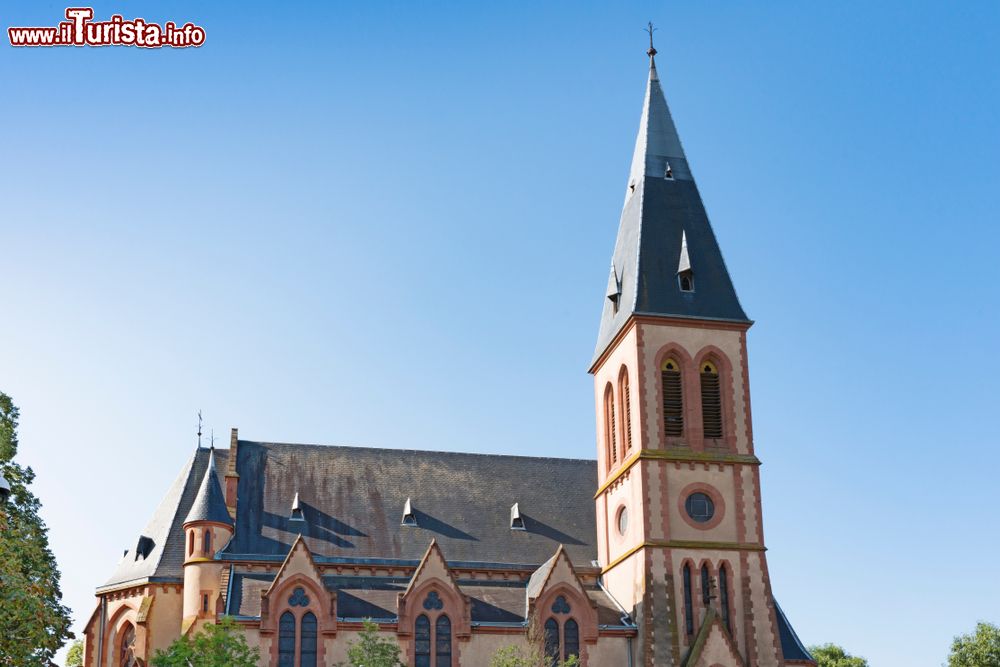 Immagine La torre campanaria della chiesa protestante di Haguenau, Francia.