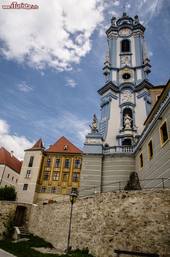 Immagine La torre campanaria dell'abbazia di Durnstein, Austria, dedicata all'Assunta.