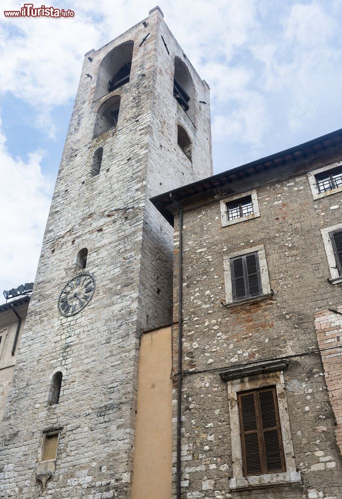 Immagine La torre campanaria medievale di Asciano, provincia di Siena, Toscana.