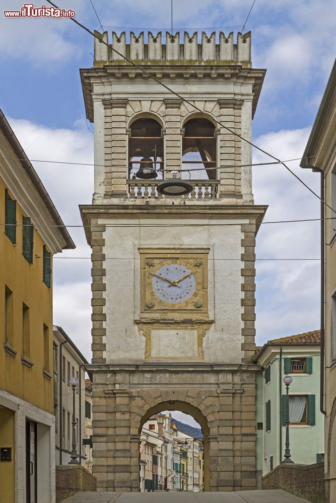 Immagine La torre dell'Orologio in centro ad Este, in Veneto