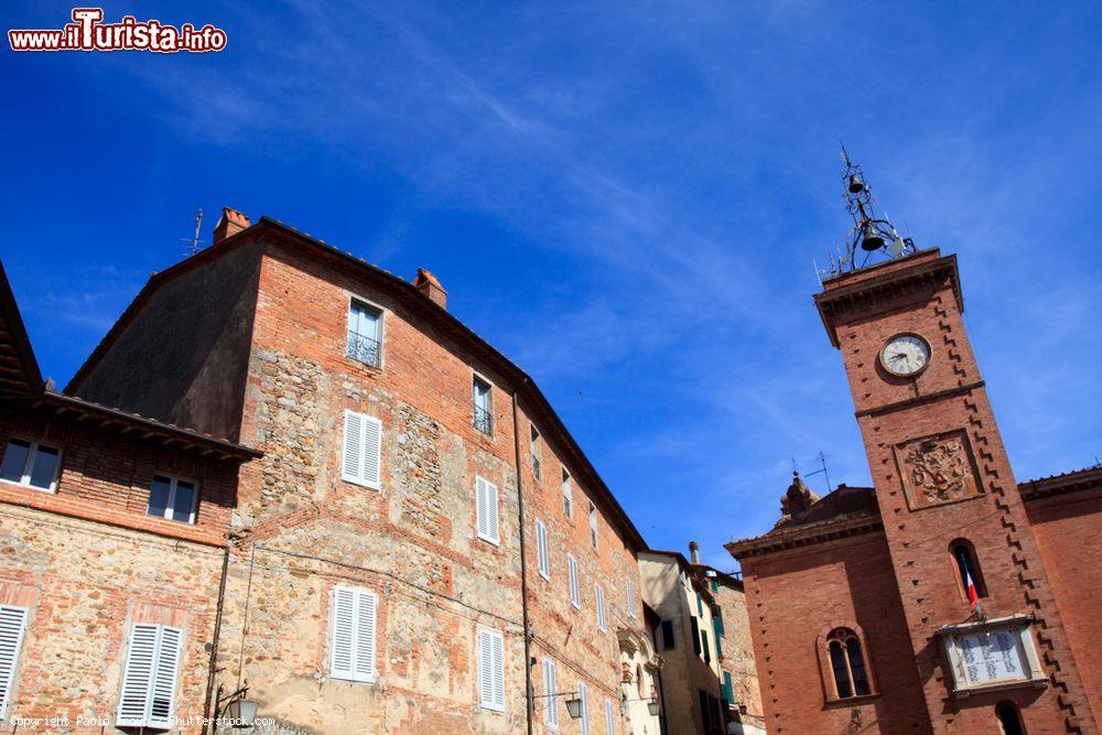 Immagine La torre dell'orologio nel borgo di Monteleone d'Orvieto, provincia di Terni (Umbria) - © Paolo Trovo / Shutterstock.com