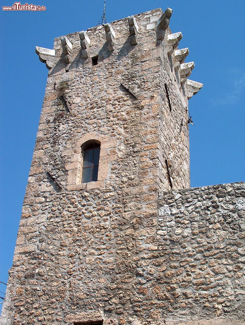 Immagine La torre di Civitaretenga a Navelli in Abruzzo - © Madmax75 - CC BY-SA 3.0, Wikipedia