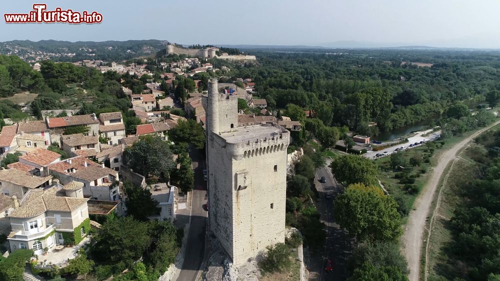 Immagine La torre Filippo il Bello a Villeneuve-les-Avignon (Francia) vista dal'alto. Eretta fra il 1300 e il 1307, indicava la fine del ponte di San Benedetto sul fiume Rodano.