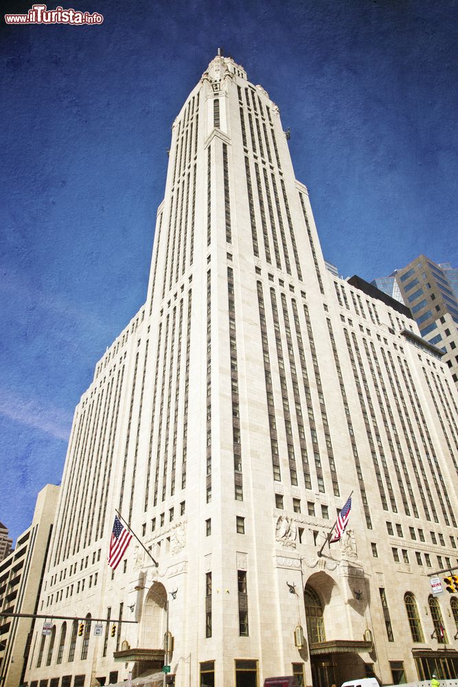 Immagine La torre LeVeque a Columbus, Ohio, USA. Venne costruita nel 1927. Recentemente ristrutturata, ospita un atrio con galleria d'arte a tre piani.  