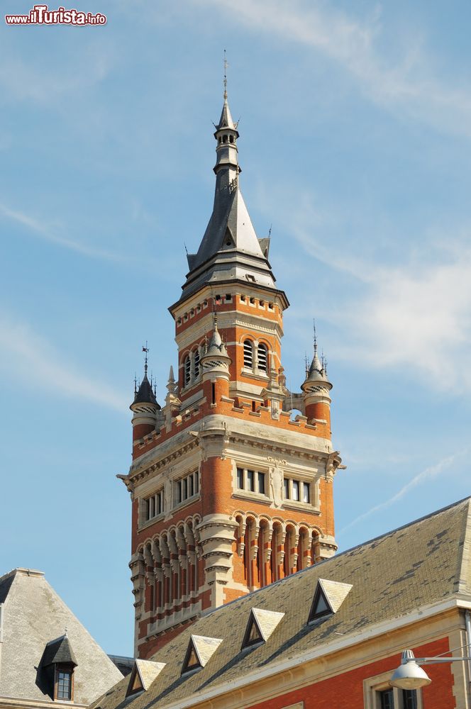 Immagine La torre medievale del Municipio di Dunkerque, città portuale del nord della Francia.